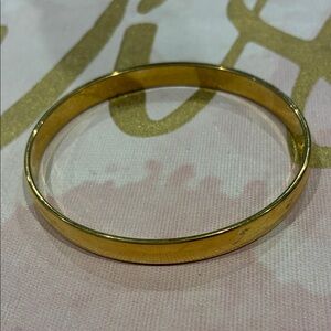 Elegant Gold Tone Medium To Heavy Weight 3 Inch Diameter Bangle Bracelet
